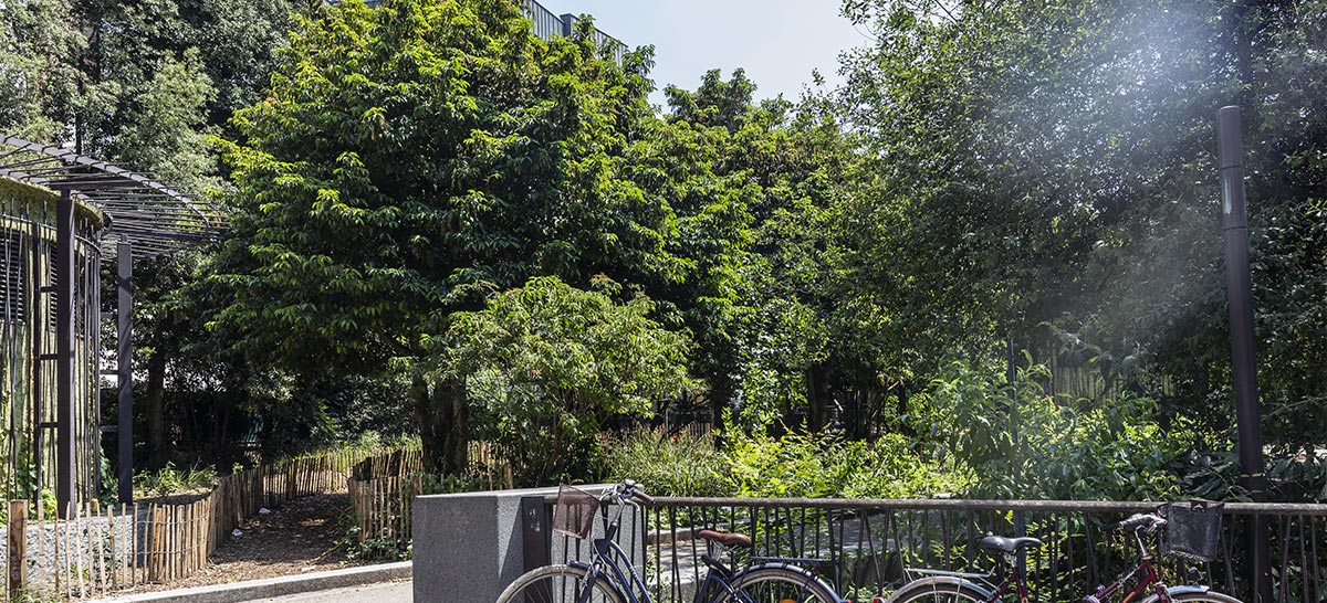 Espaces Verts avec des arbres et des vélos