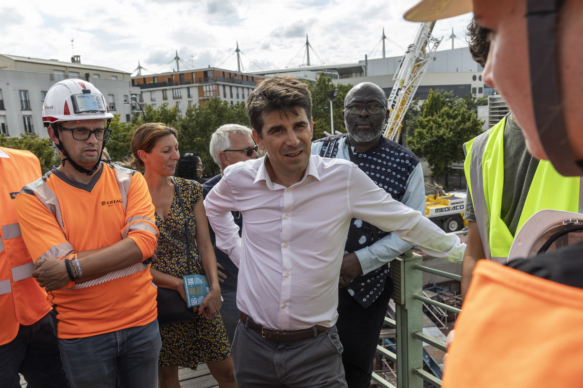 Pose de la Passerelle Franc Moisin